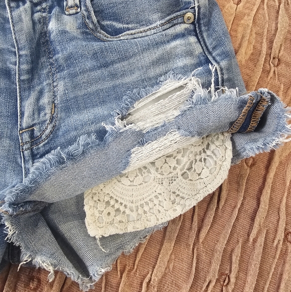 AE Hi Rise Shorties - Picture 3 of 6